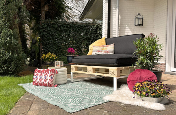 The White One 2 Lounge Palletbank - The White One